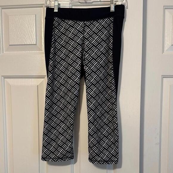 Stylish Capris by The Limited - Black and White Pattern - Picture 1 of 4